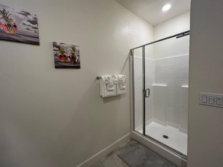 Brand-New, Beautiful & Stylish Home In Sacramento! ภายนอก รูปภาพ