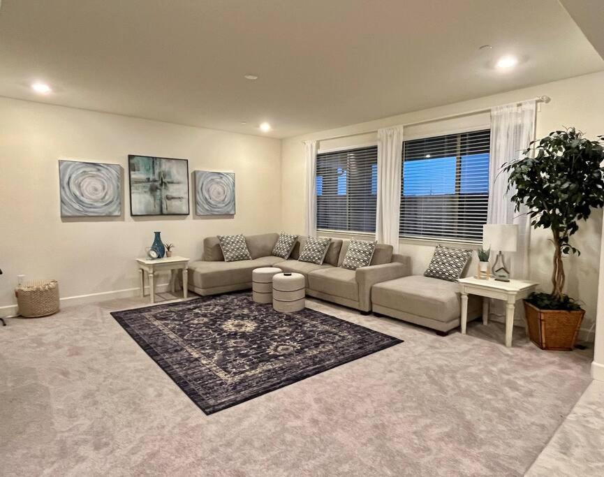 Brand-New, Beautiful & Stylish Home In Sacramento! ภายนอก รูปภาพ