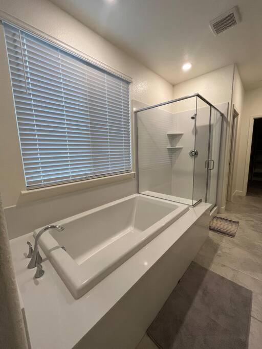 Brand-New, Beautiful & Stylish Home In Sacramento! ภายนอก รูปภาพ