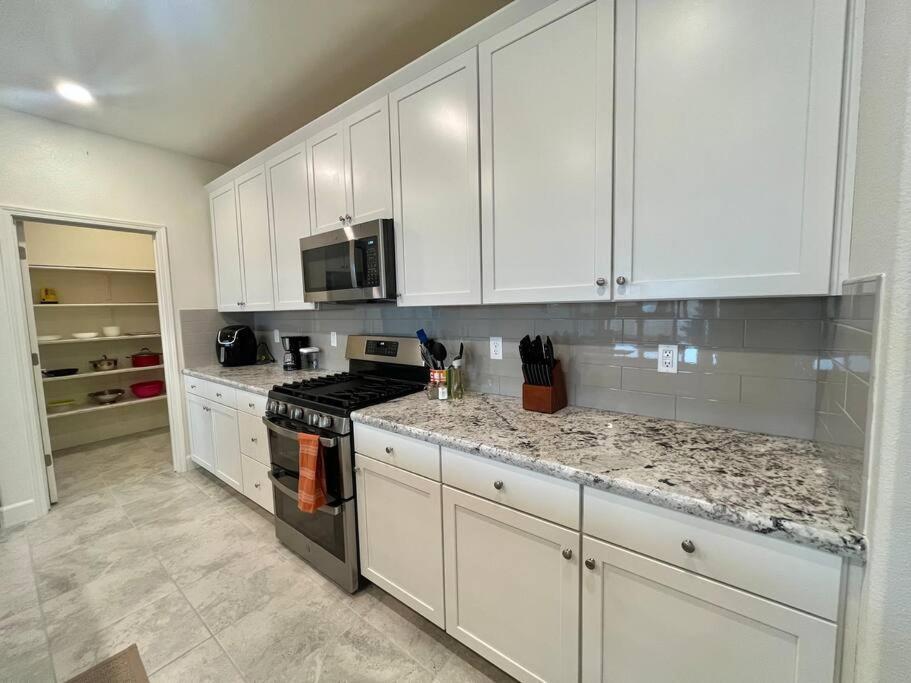 Brand-New, Beautiful & Stylish Home In Sacramento! ภายนอก รูปภาพ